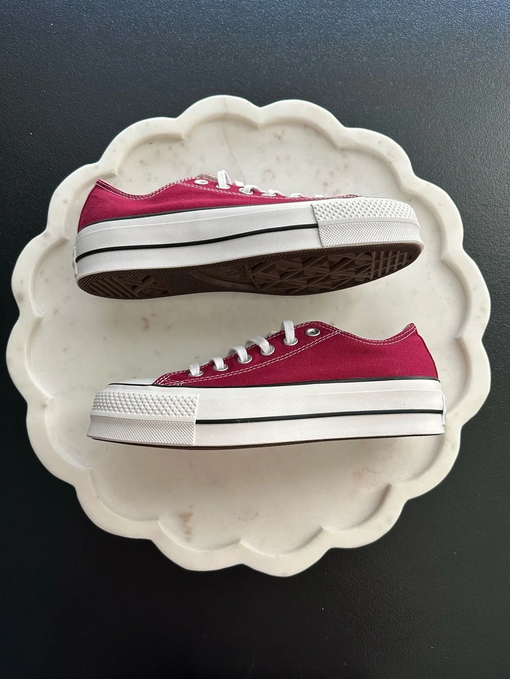 Women’s Burgundy Converse Canvas Sneakers Size 7 - Picture 4 of 7